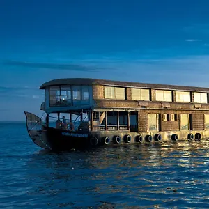 Botel Harmony Houseboats